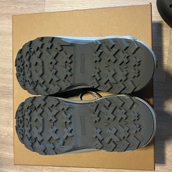 Burberry Arthur Brand New Size 44 = 11Mens - Picture 2 of 10